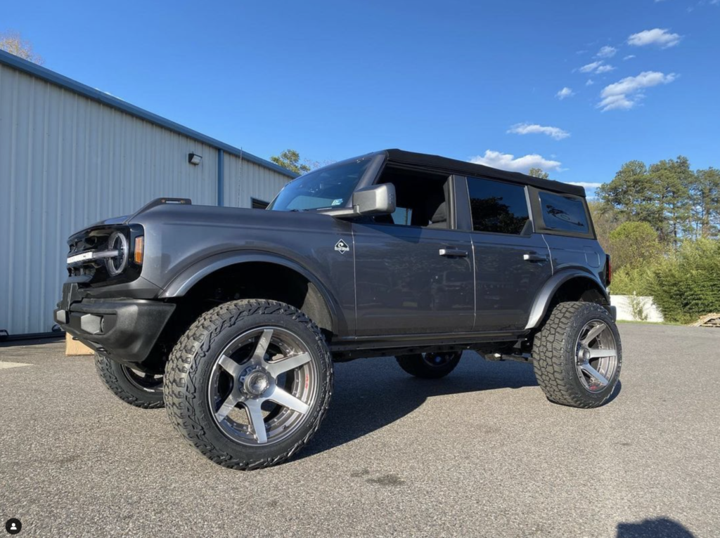 Ford Bronco with 22x12 Wheels 4P60 Gen 2 and 35x12.50x22 Tires