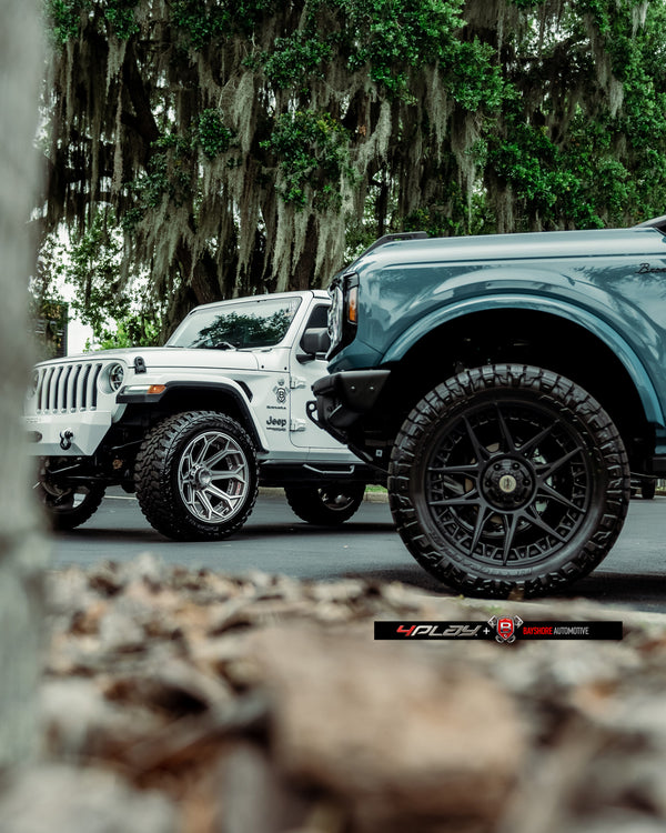 Jeep Wrangler Ford Bronco
