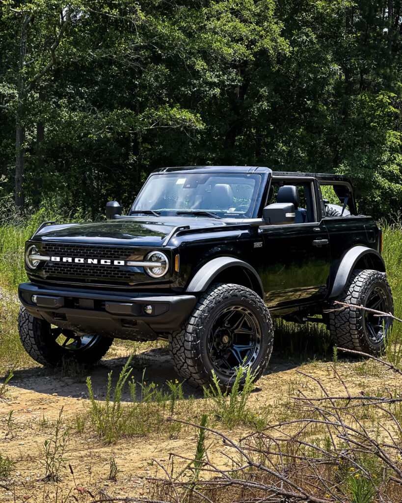 Ford Bronco with 22×12 Wheels 4P55 Gen 3 and 37×13.5×22 Tires