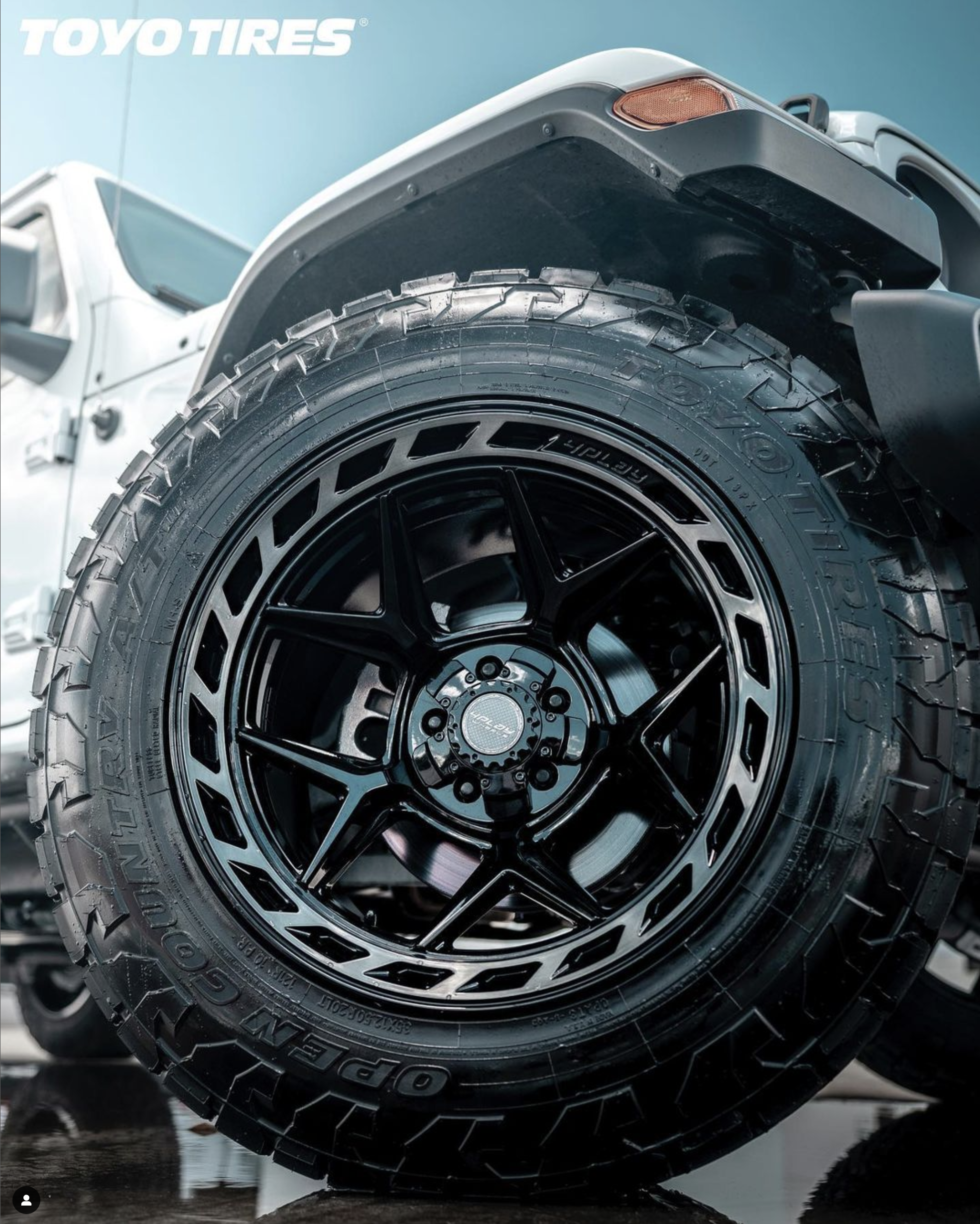 Off Road Wheels for White Jeep Gladiator